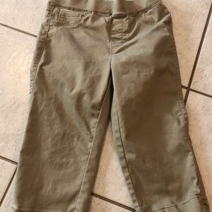 Beige stretch Capri with back pockets